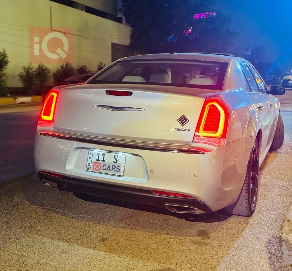 کرایسلەر 300